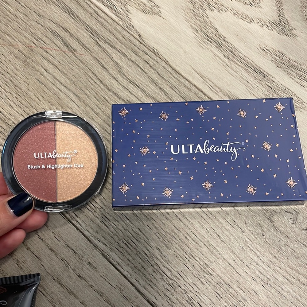 Ulta Beauty Makeup Gift Bag - Picture 2 of 4